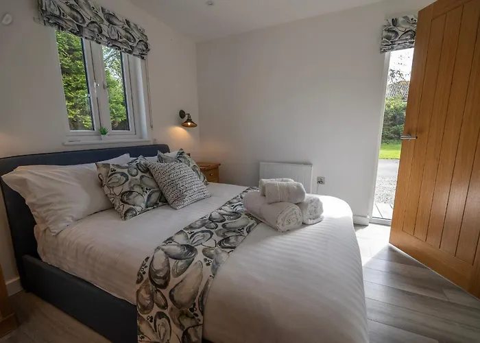 Olverstone Lodge, A Beautiful Cornish Lodge With Wood Burner & Garden
