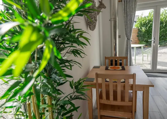 Olverstone Lodge, A Beautiful Cornish Lodge With Wood Burner & Garden