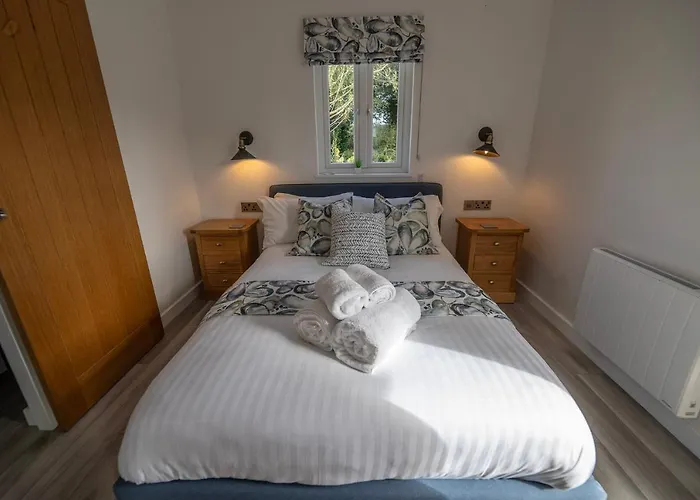 Olverstone Lodge, A Beautiful Cornish Lodge With Wood Burner & Garden
